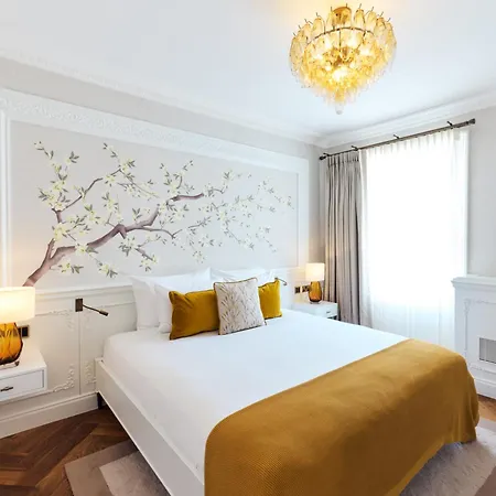 2 Chesham Hotel